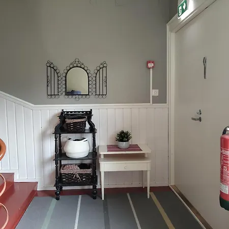 Kotamaeen Wanha Koulu Apartment *